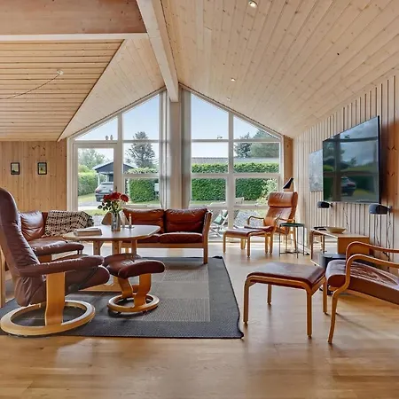 Nice Home In Ebeltoft With Kitchen Casa de Férias