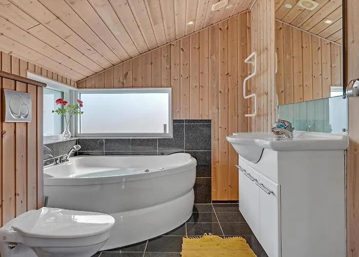 Three-bedroom In Holiday home