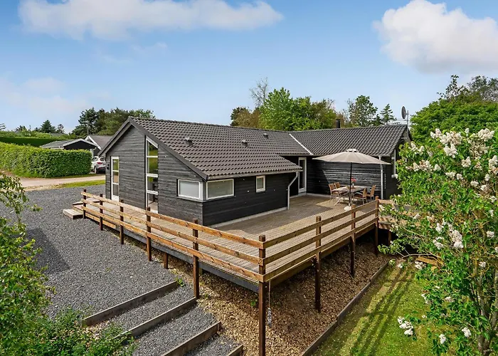 Three-bedroom In Holiday home